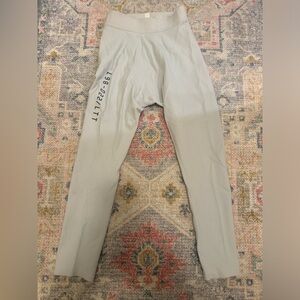 Lululemon Men's License to Train 21" Tights in the color Dove Grey